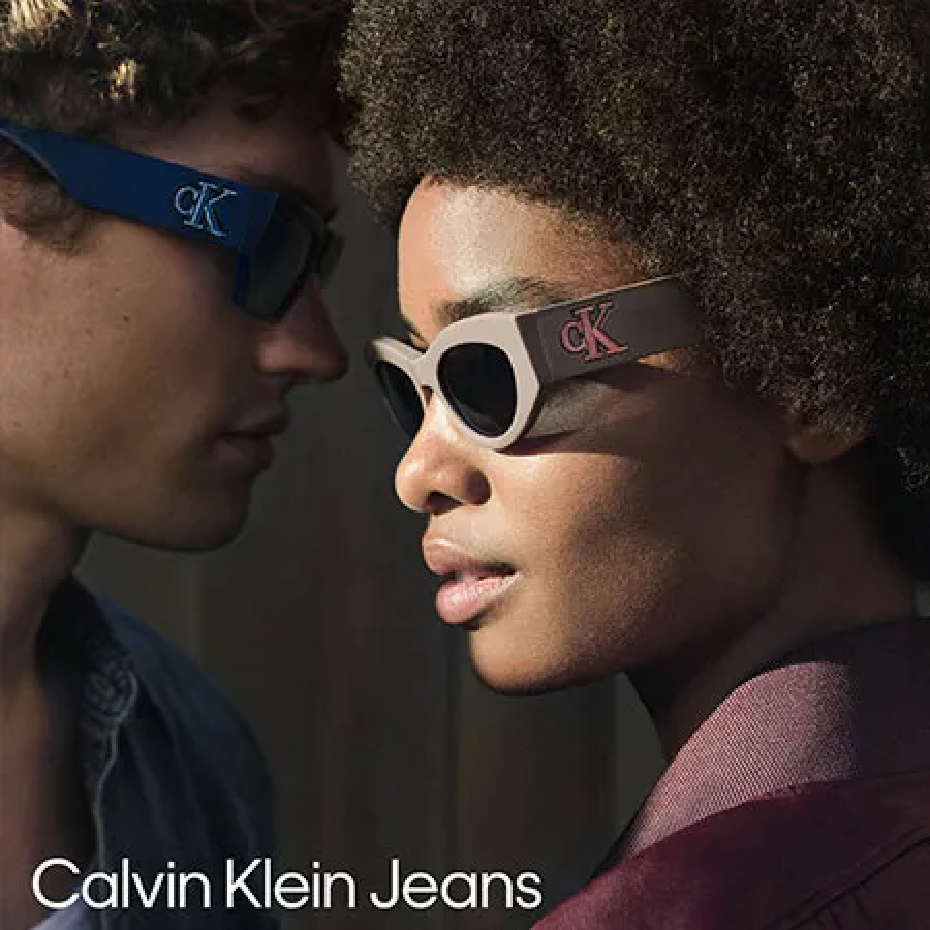 Calvin Klein Jeans: Mann und Frau, die jeweils eine Sonnenbrille tragen